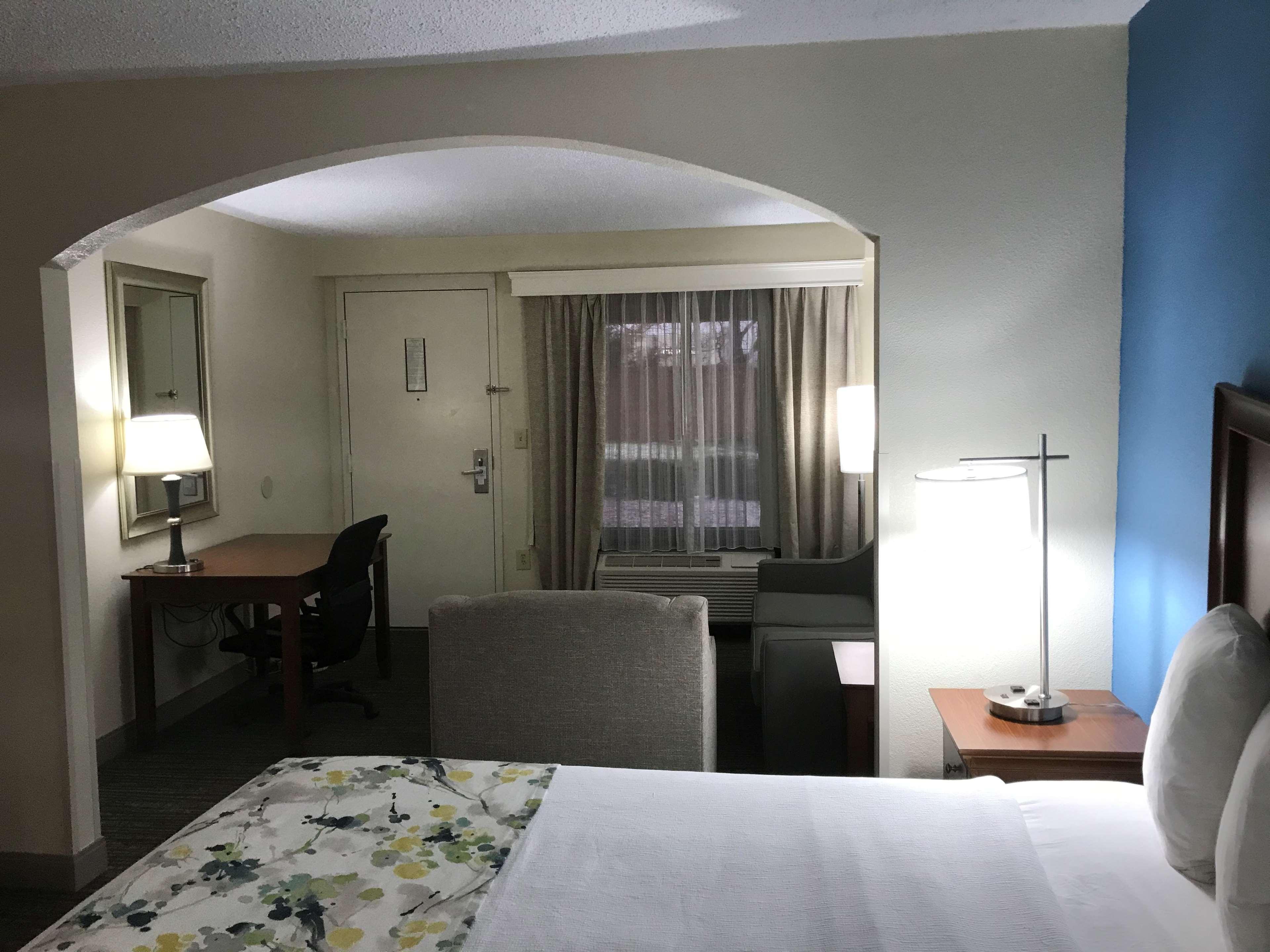 Best Western Inn & Suites Монро Экстерьер фото