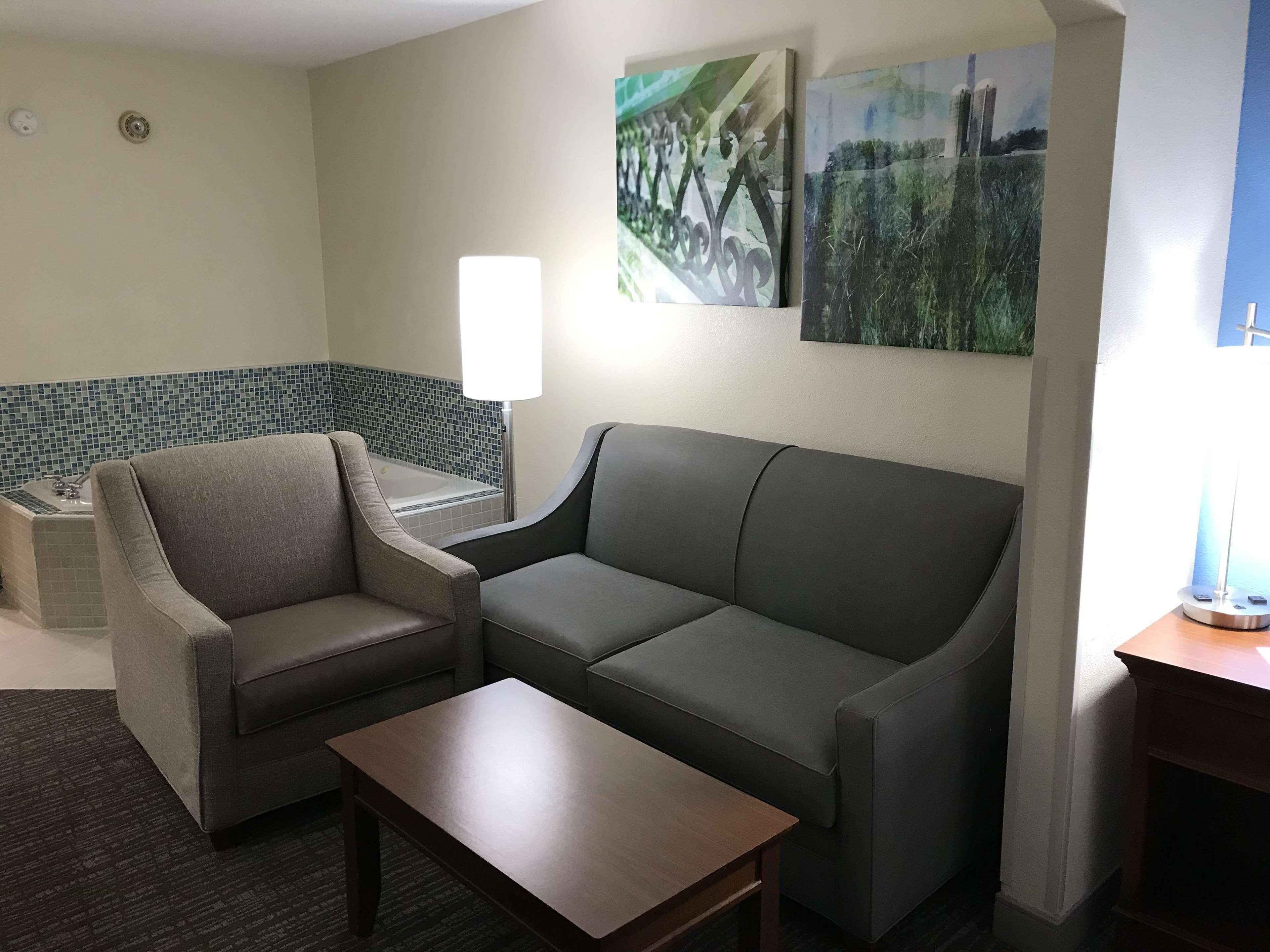 Best Western Inn & Suites Монро Экстерьер фото