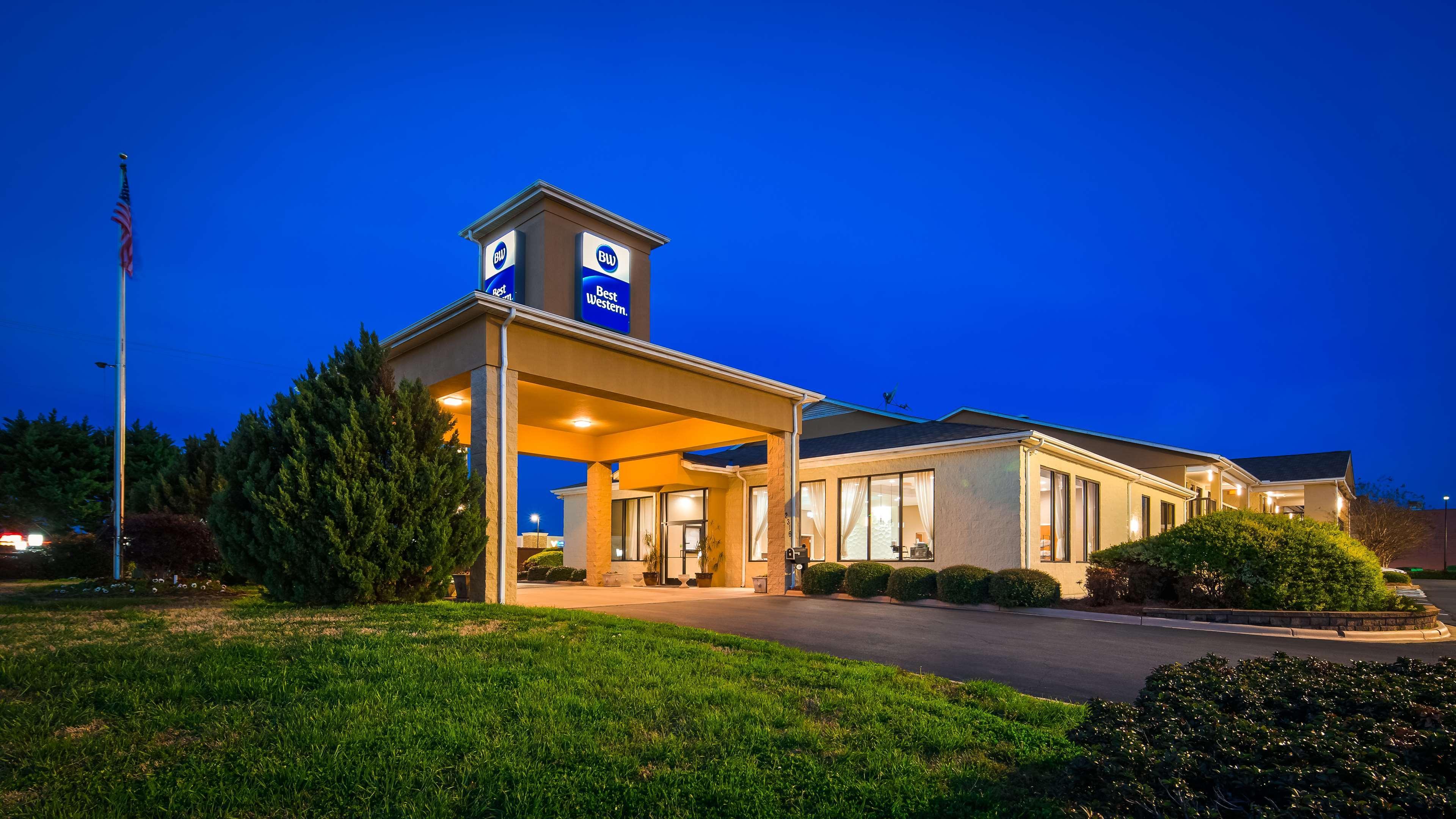 Best Western Inn & Suites Монро Экстерьер фото