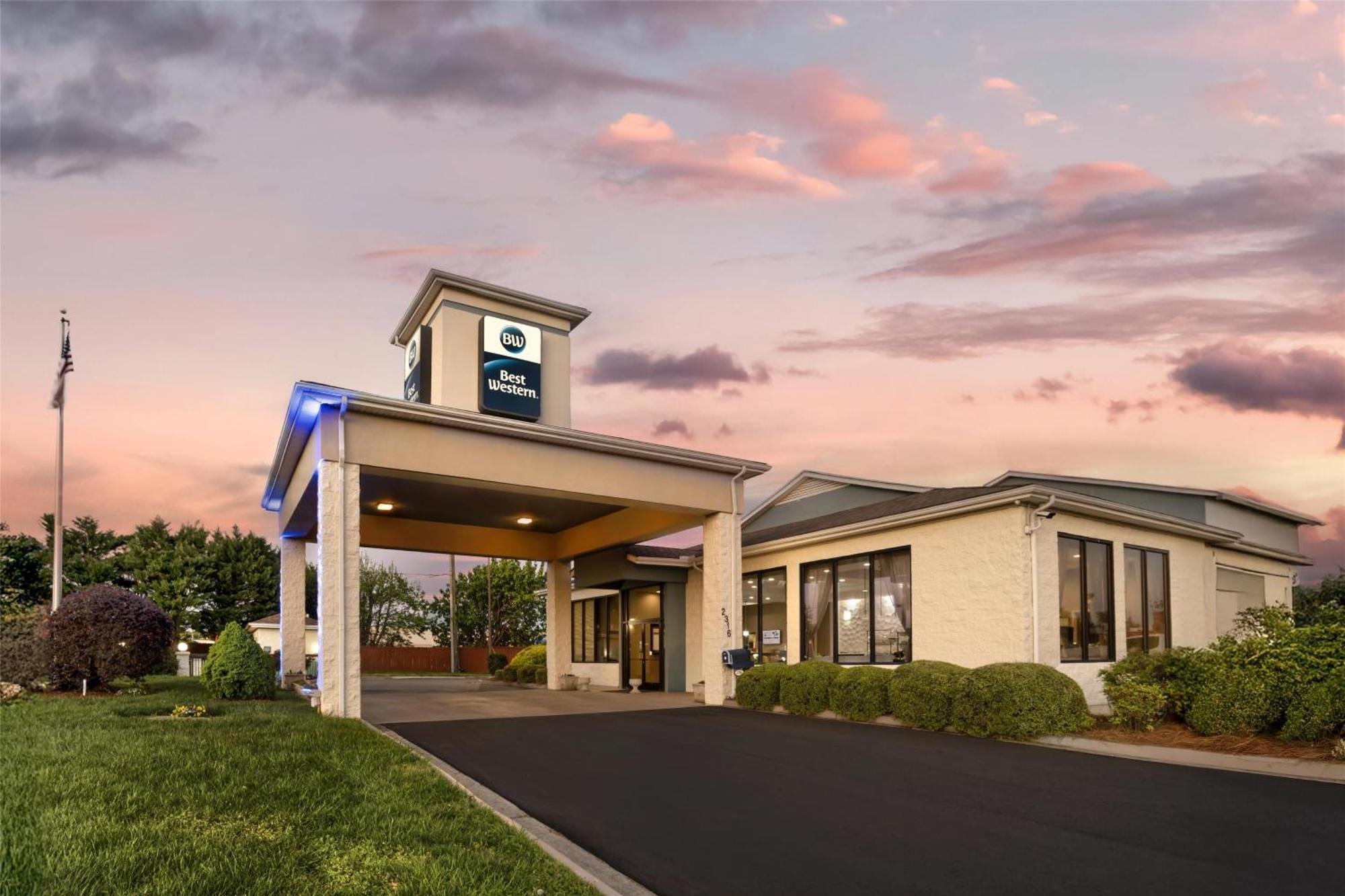 Best Western Inn & Suites Монро Экстерьер фото