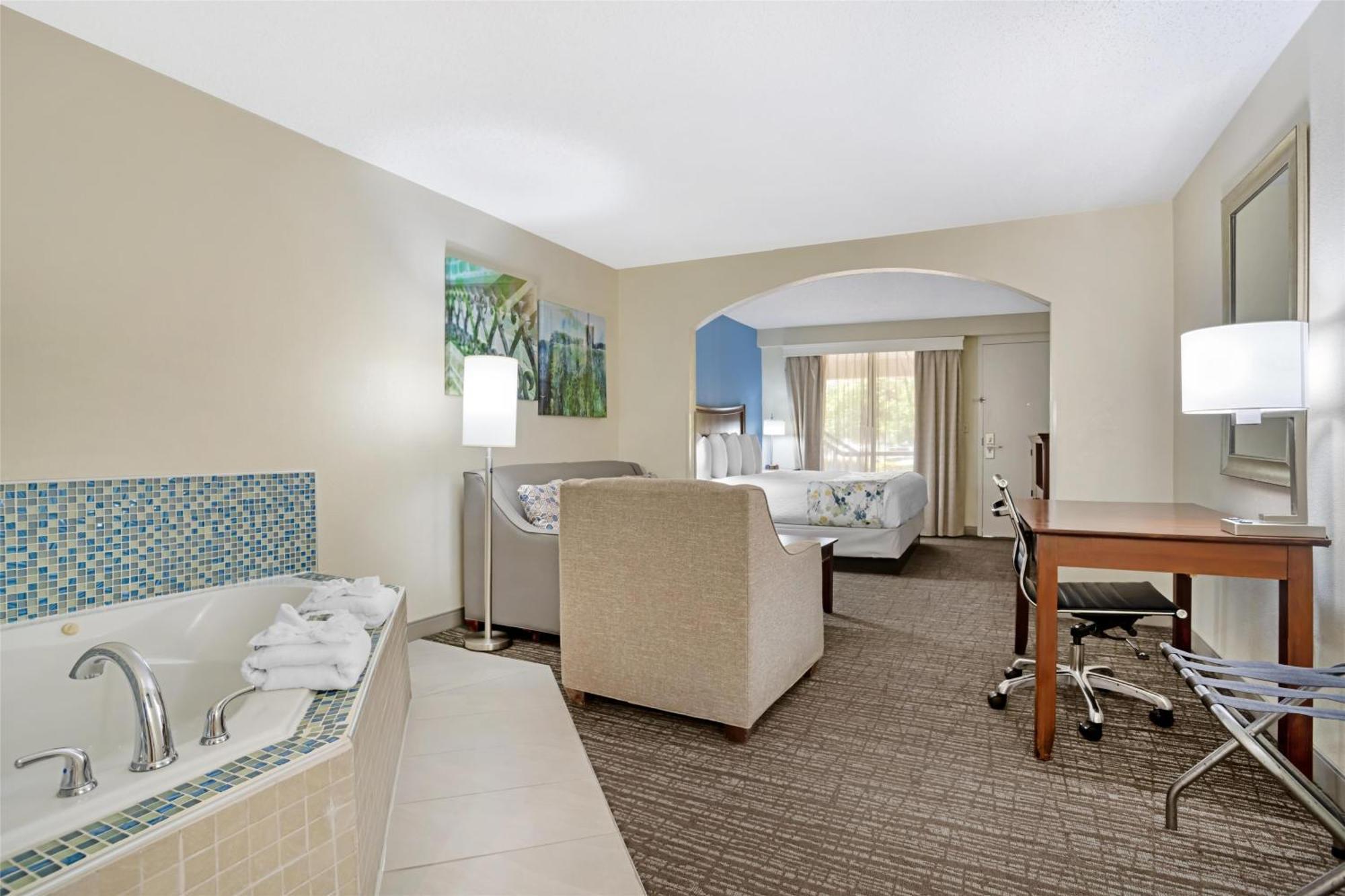 Best Western Inn & Suites Монро Экстерьер фото