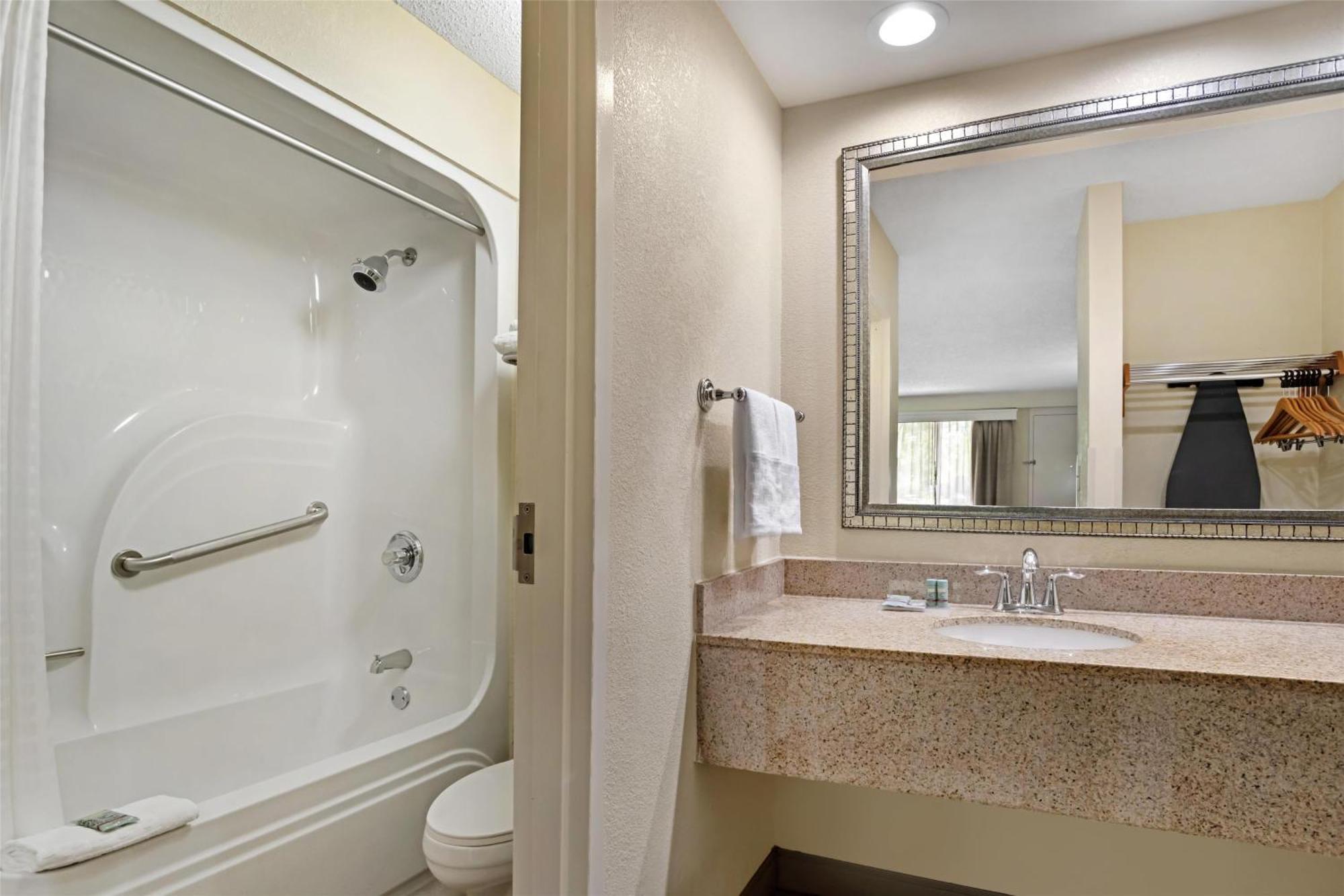 Best Western Inn & Suites Монро Экстерьер фото