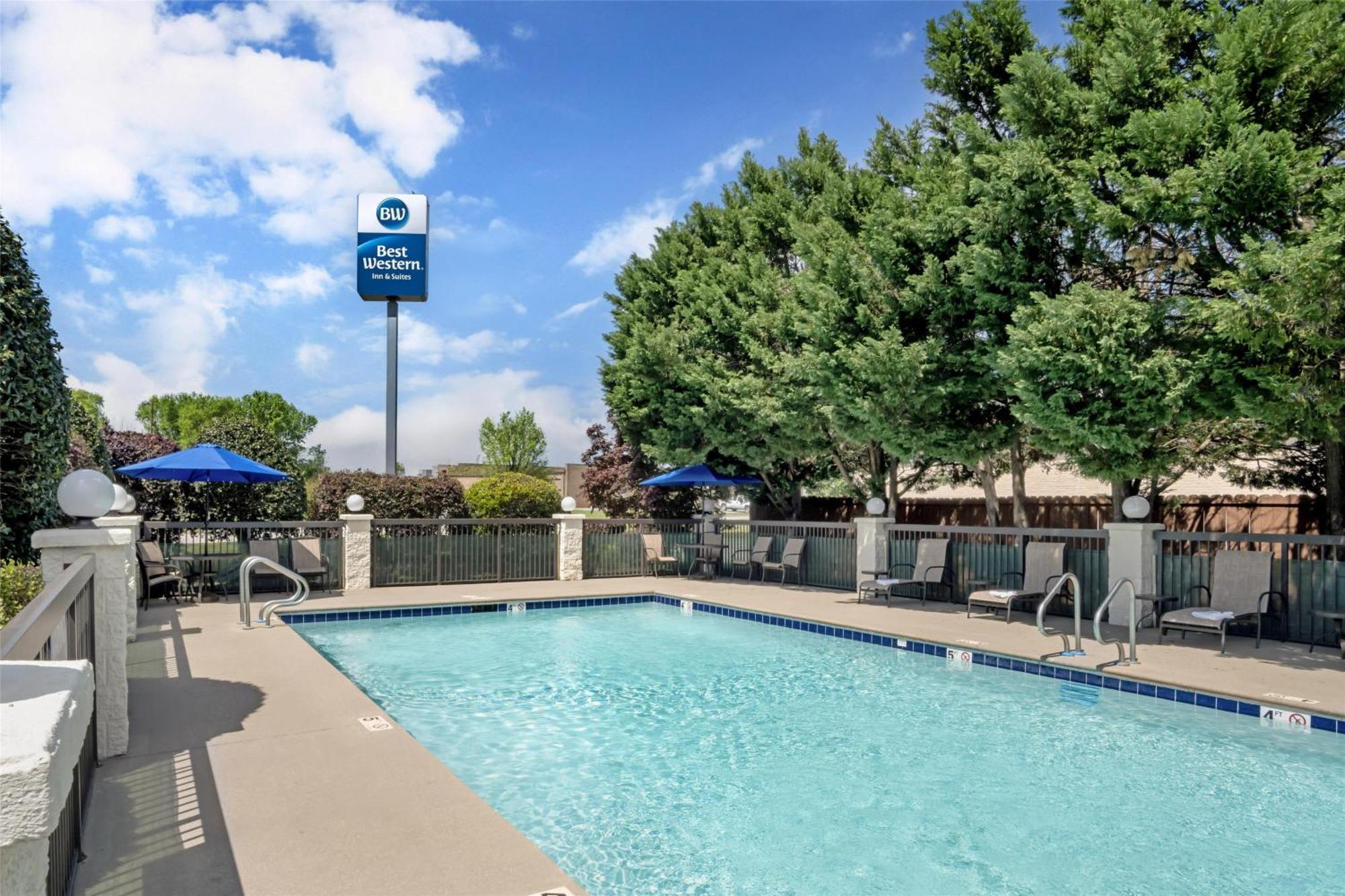 Best Western Inn & Suites Монро Экстерьер фото