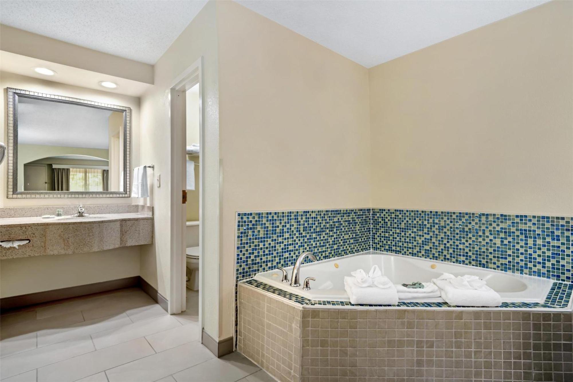 Best Western Inn & Suites Монро Экстерьер фото