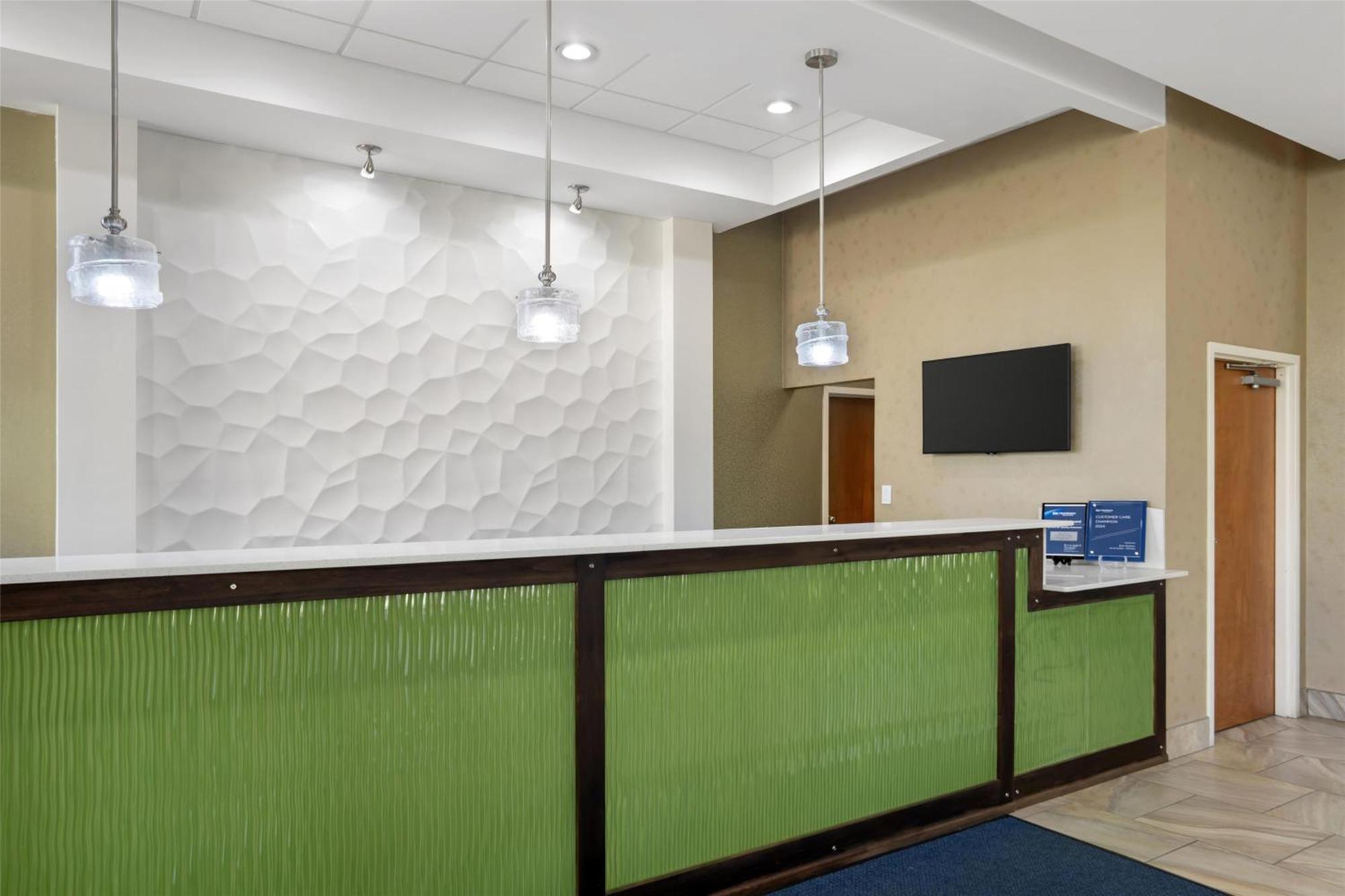 Best Western Inn & Suites Монро Экстерьер фото
