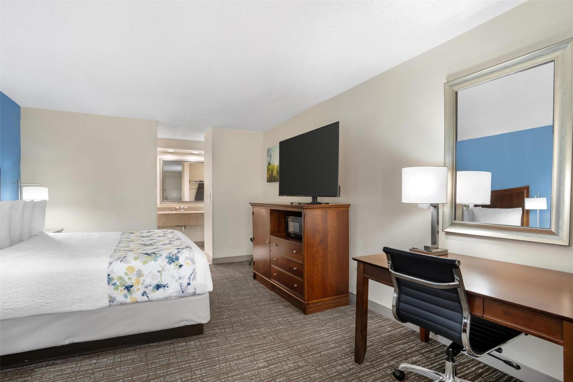 Best Western Inn & Suites Монро Экстерьер фото