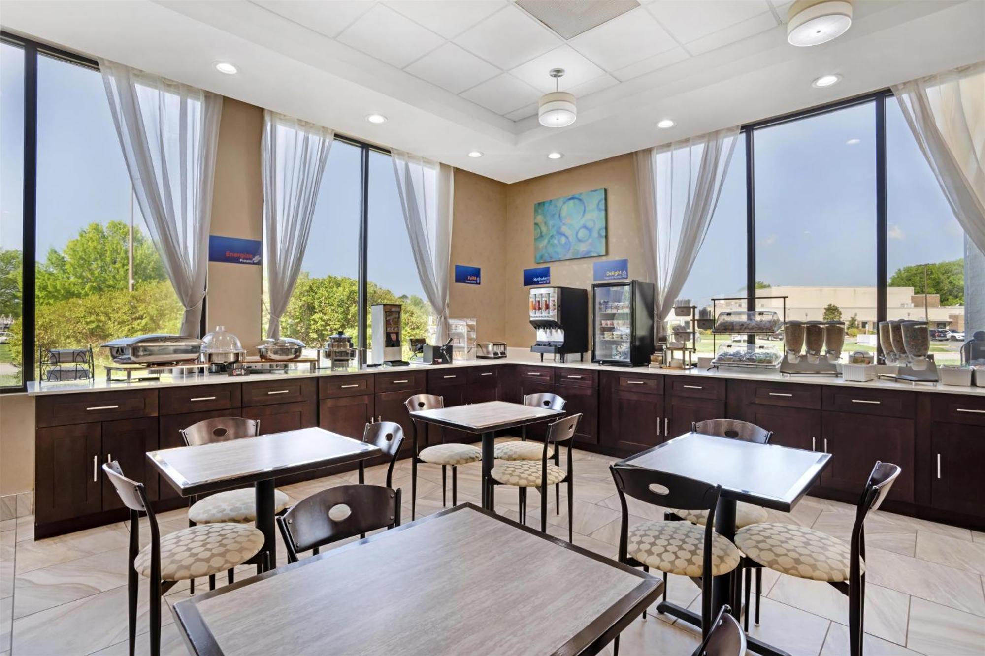 Best Western Inn & Suites Монро Экстерьер фото