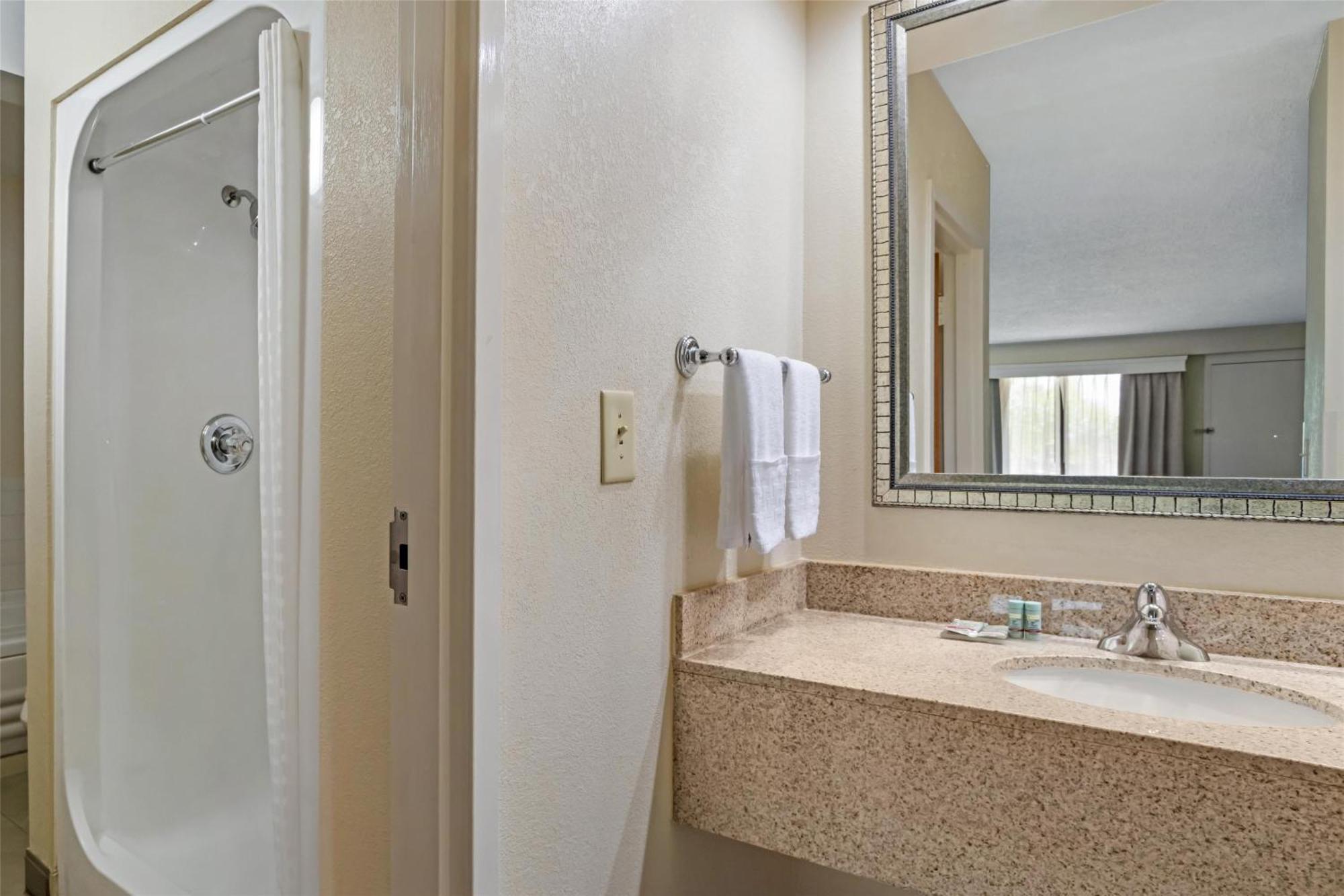 Best Western Inn & Suites Монро Экстерьер фото