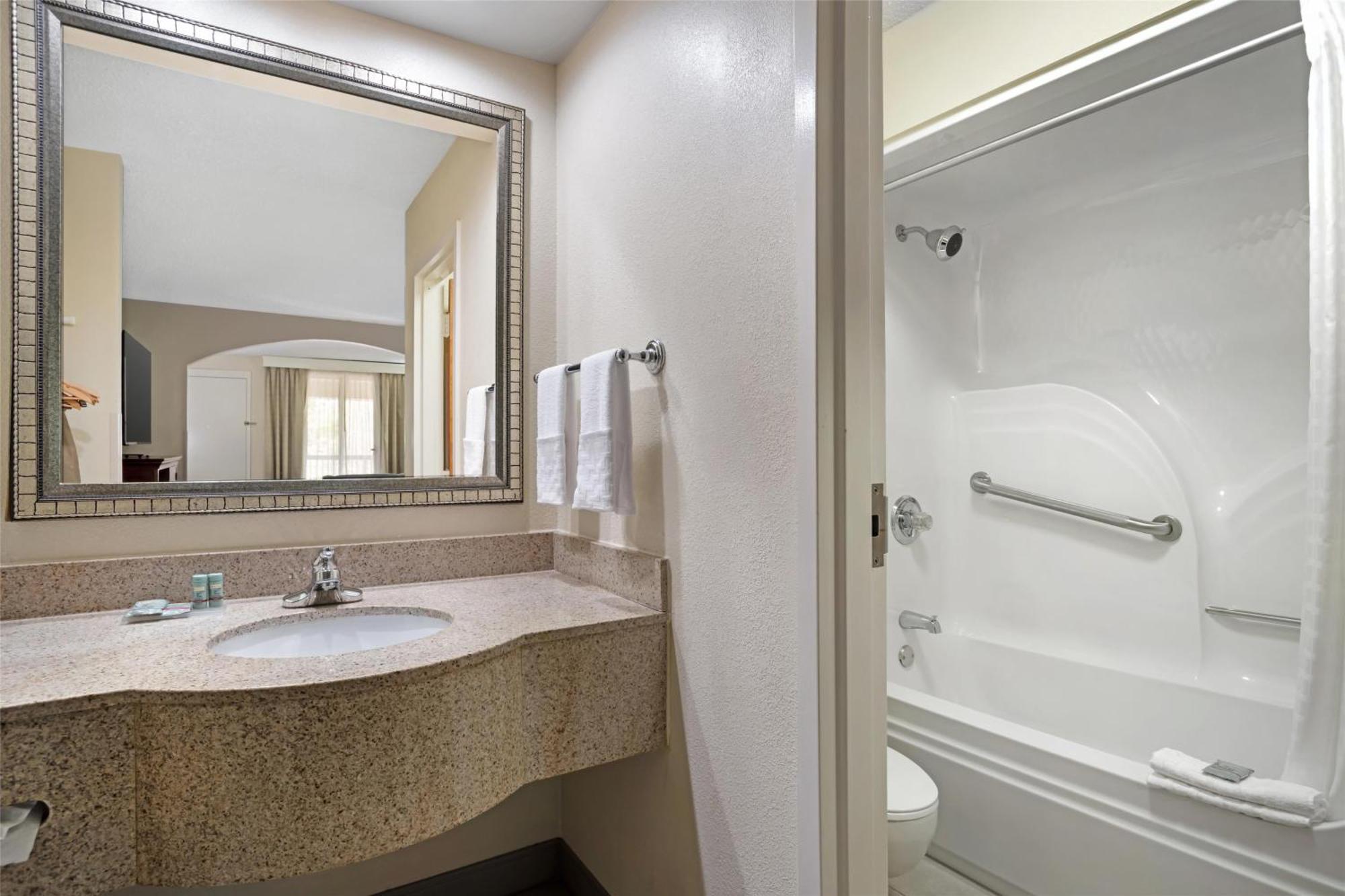 Best Western Inn & Suites Монро Экстерьер фото