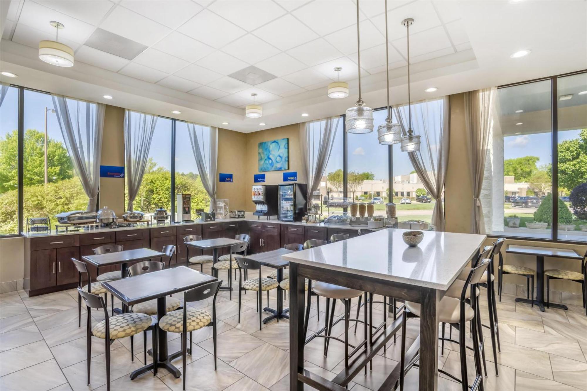 Best Western Inn & Suites Монро Экстерьер фото